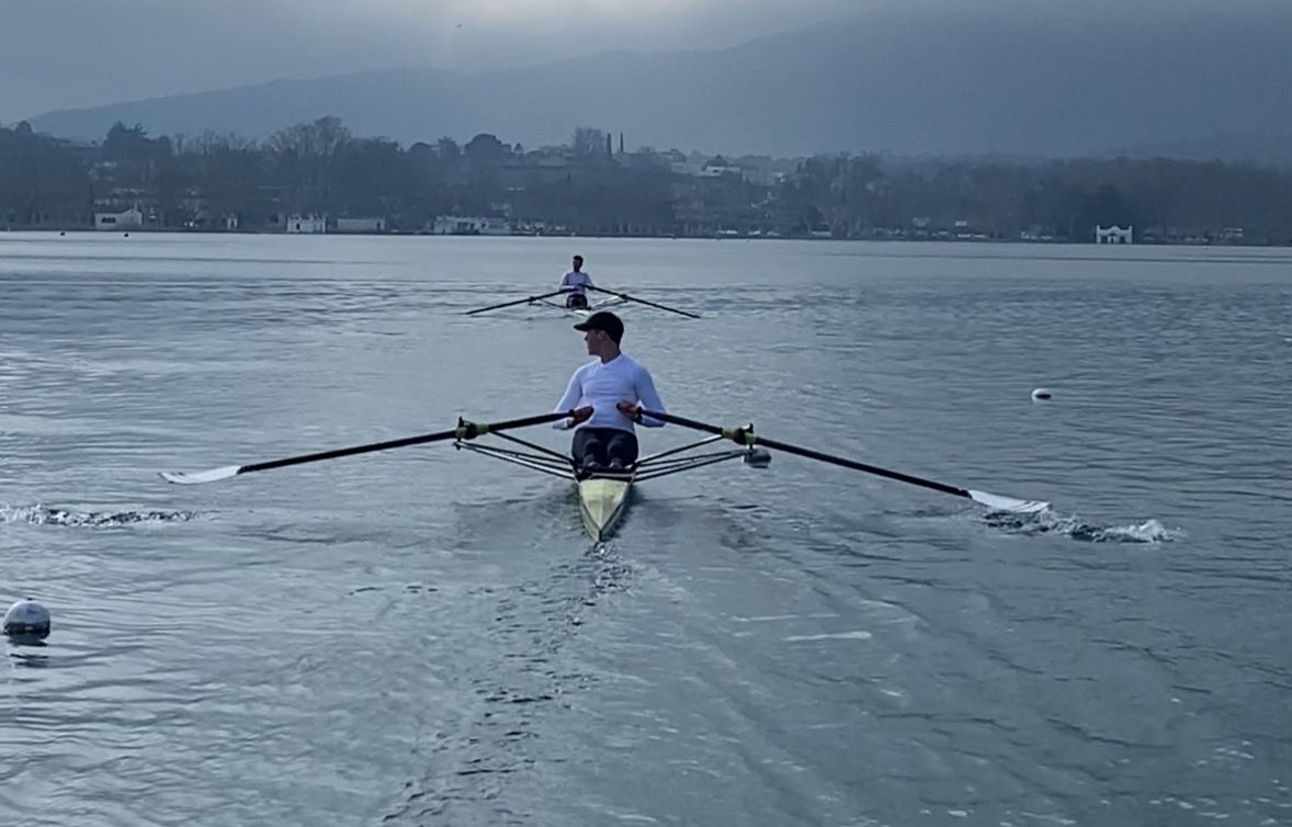 Maarten in skiff