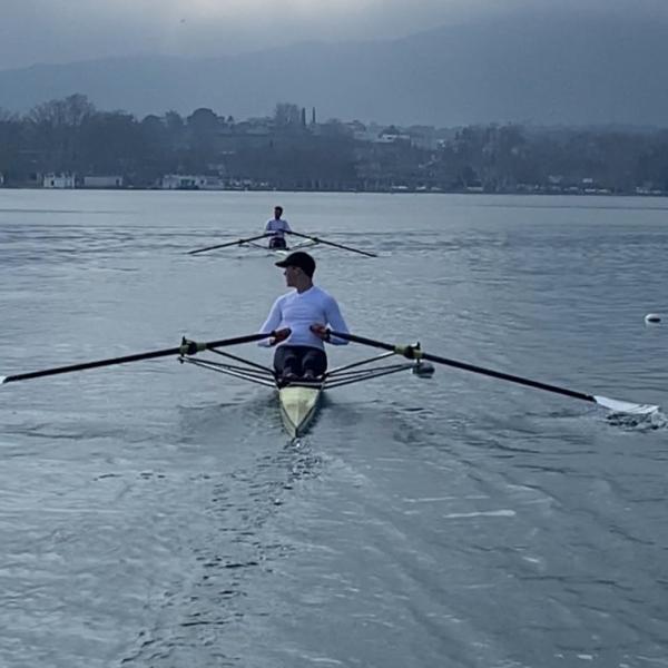 Maarten in skiff