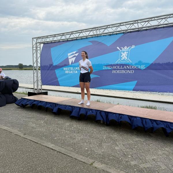 Marianne op erepodium Westelijke Regatta