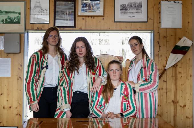 Damesch Vier '25